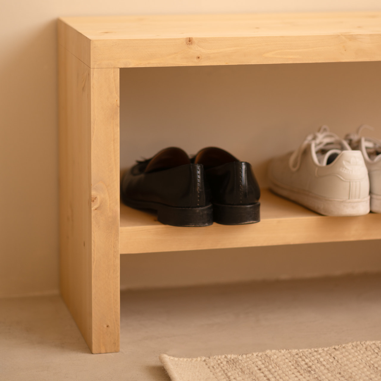 Banc à chaussures en bois massif ton chêne moyen en différentes tailles