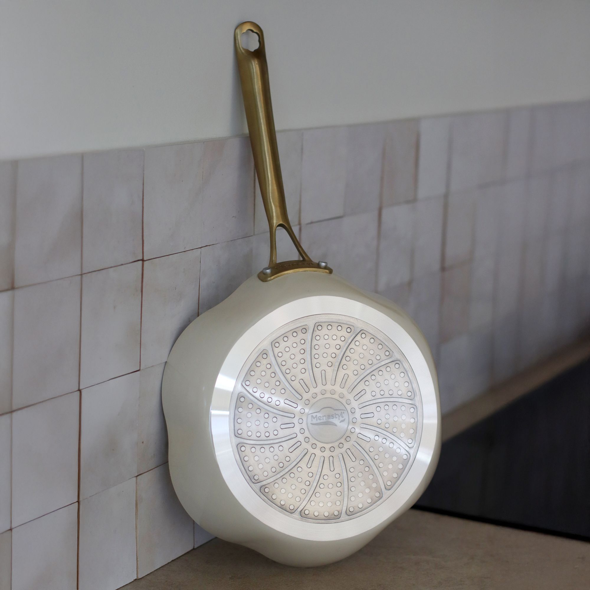 Poêle en aluminium recyclé beige 26cm en forme de fleur DAHLIA