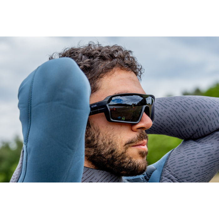 Gafas de deportes acuáticos OCEAN CHAMELEON - Negro mate / Ahumada con plaquetas puntas y espuma negras con correa negra