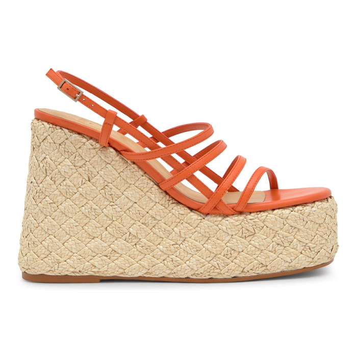 Sandalia destalonada Fiona en napa y rafia con hebilla ajustable