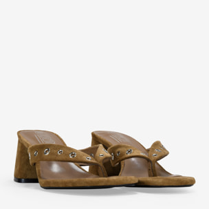 Sandalias destalonadas taupe con tacón
