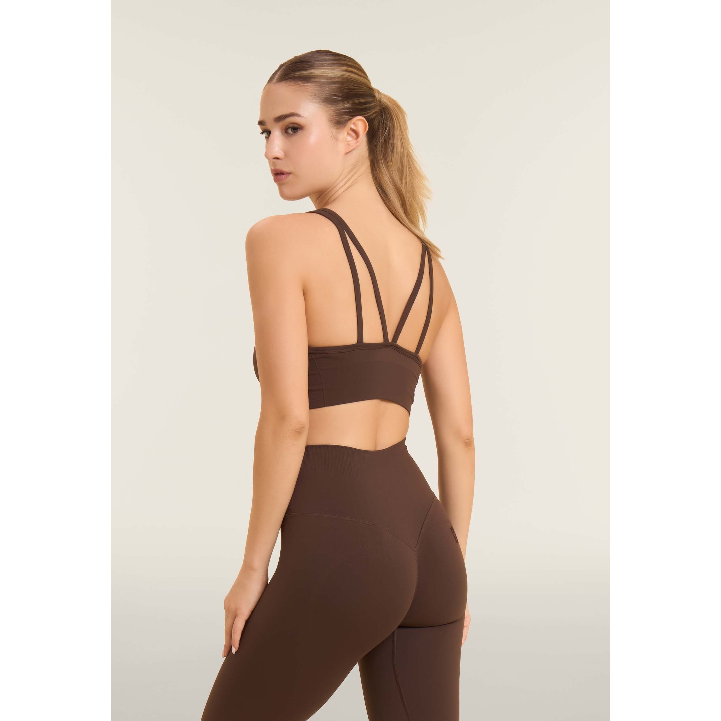 Top sportivo seamless supporto medio con inserti a costine