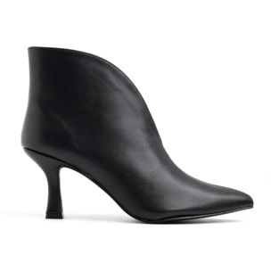 Tronchetto con spacco a V e tacco a rocchetto - NERO