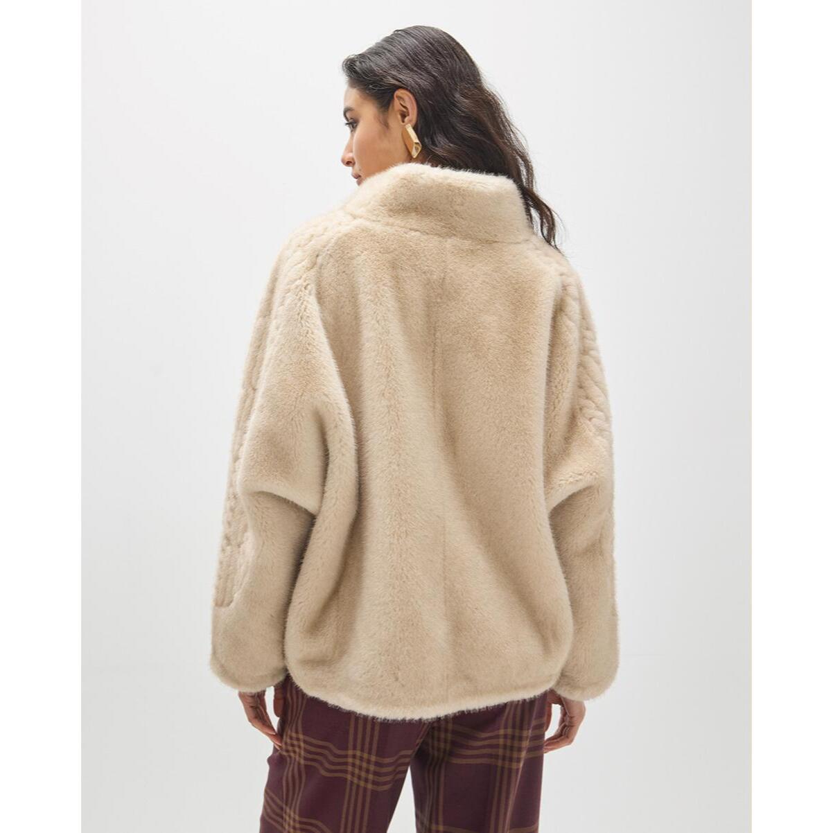Cappotto di pelliccia corto intrecciato