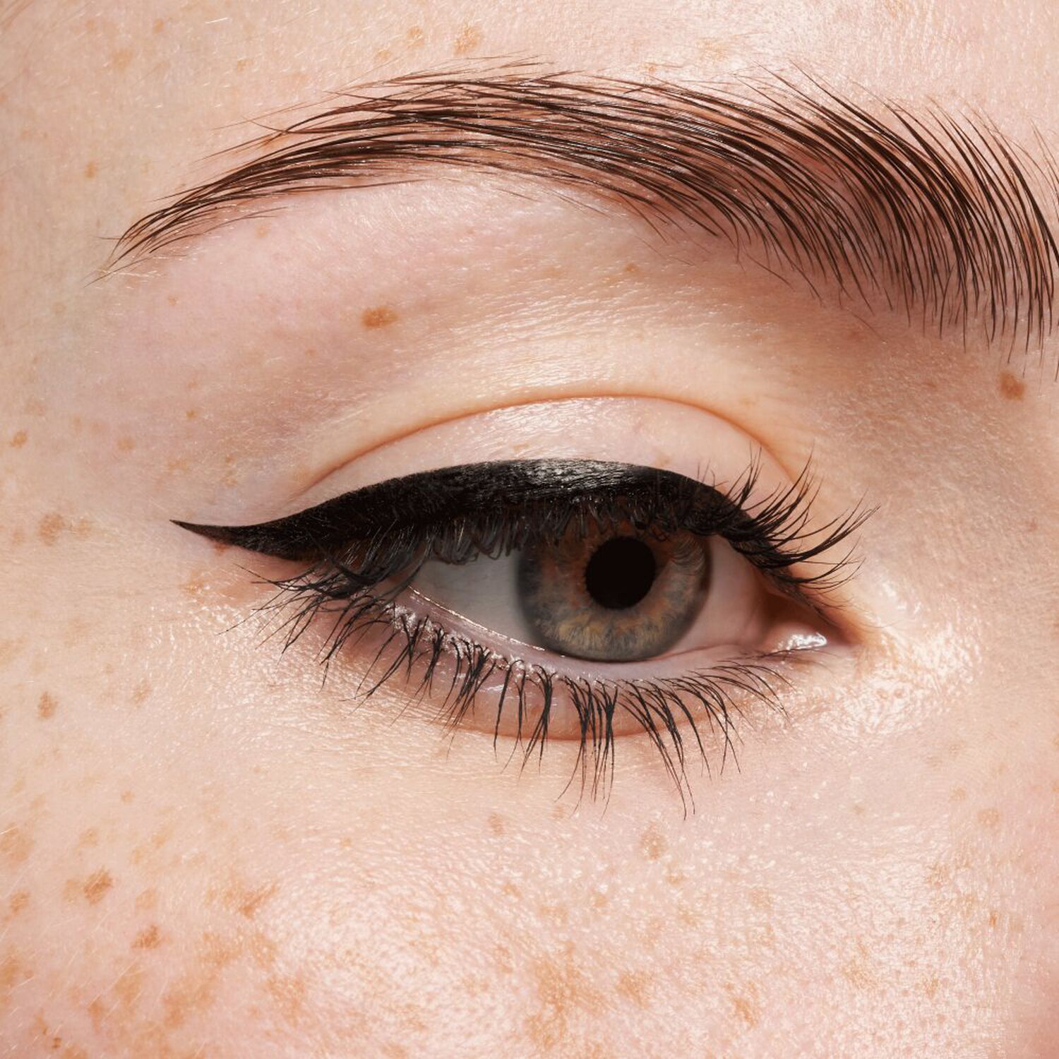 Calligraph Pro Precise 24h Matt Liner Waterproof - Eyeliner Mat Longue Tenue Waterproof  1.20 ml