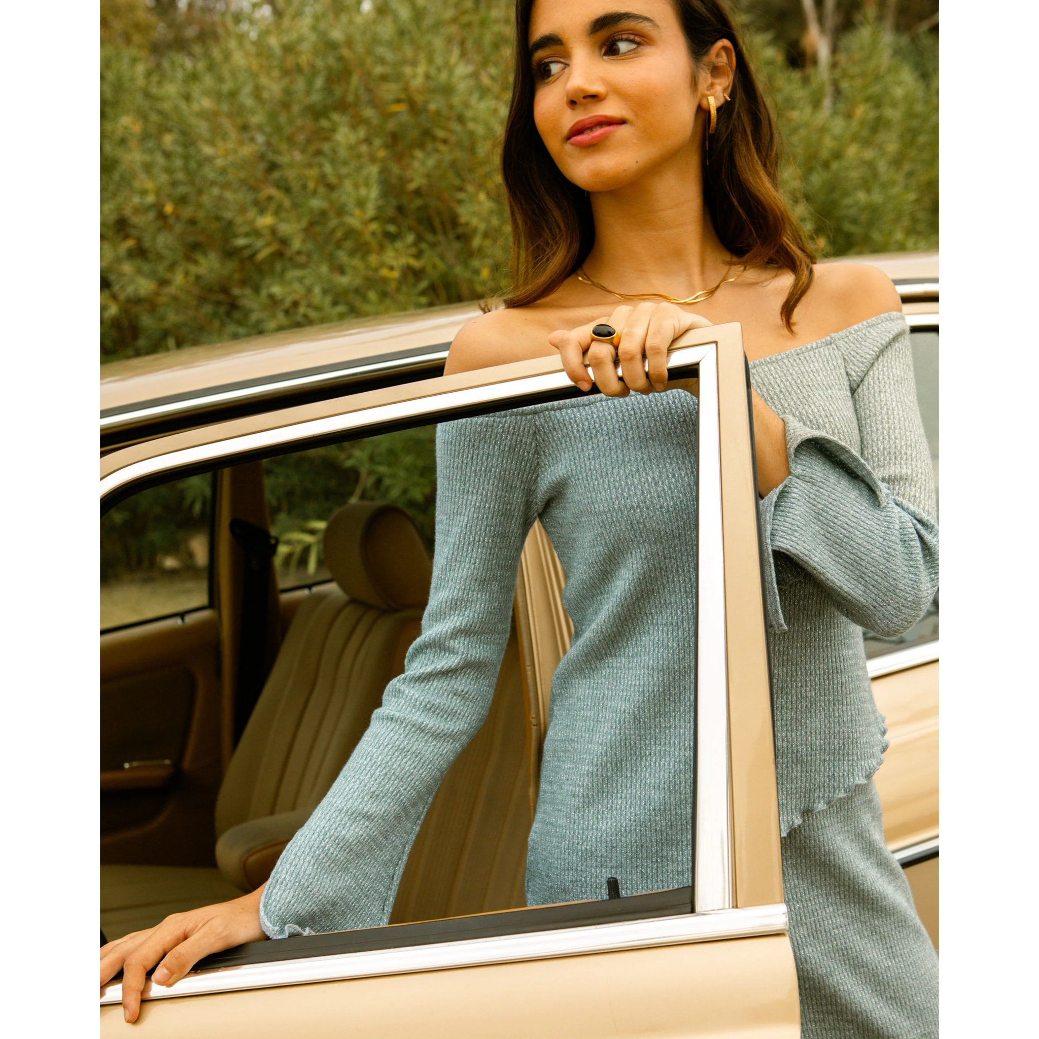 Falda de punto con aberturas