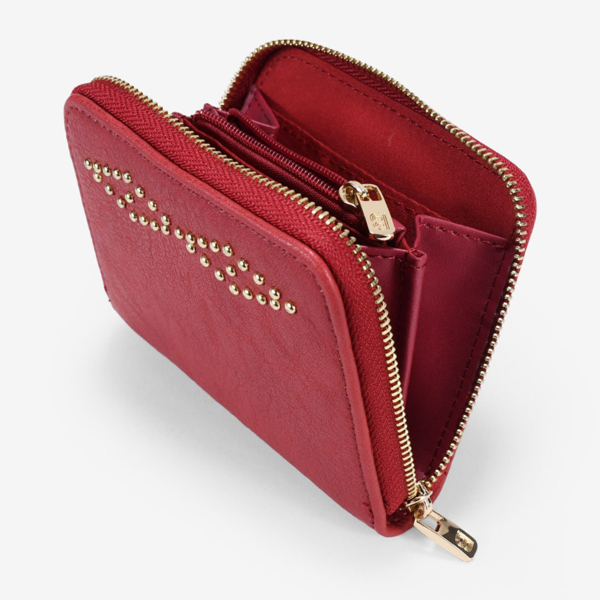 Monedero rojo con tachas y cremallera