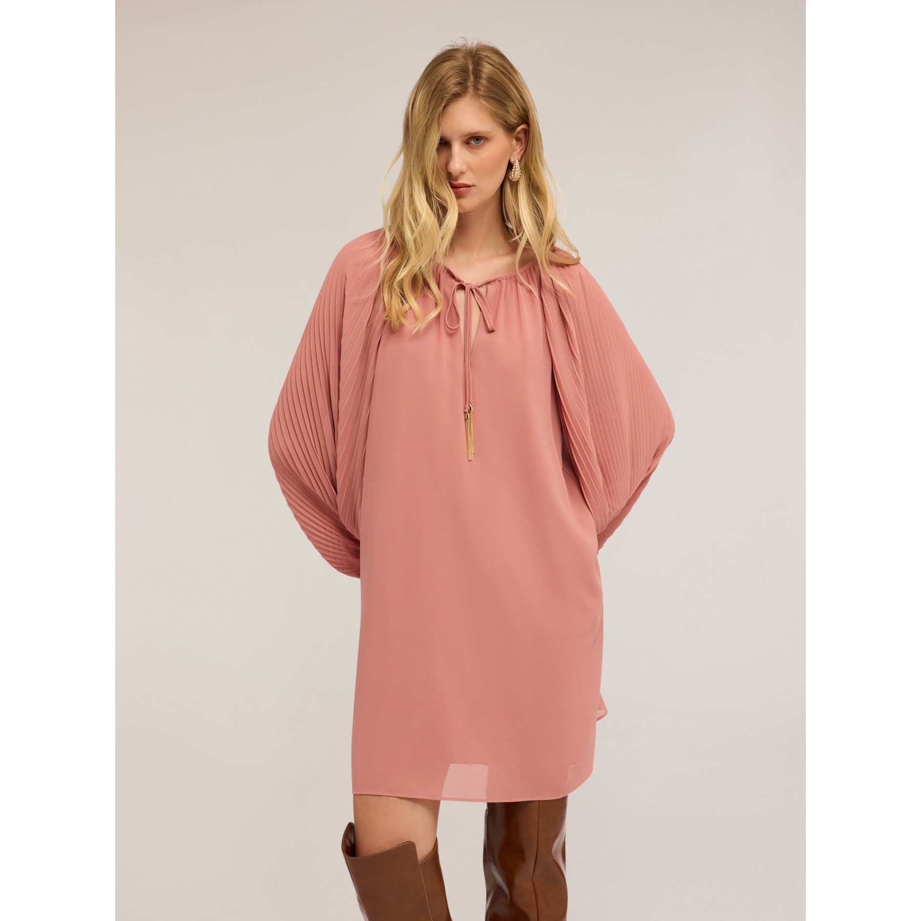 Motivi - Vestido corto con mangas plisadas - Rosa cipria