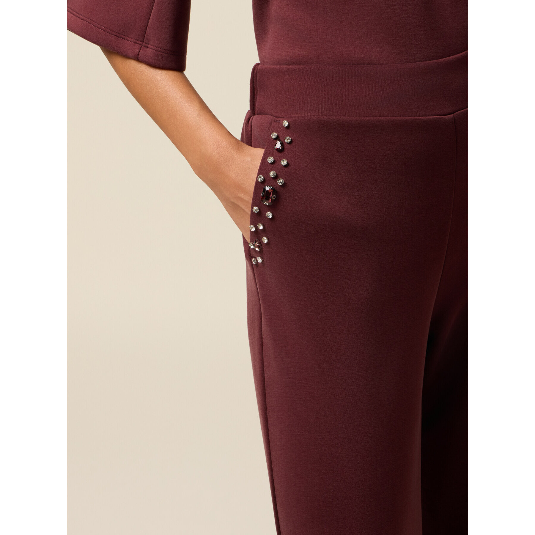 Oltre - Pantalones palazzo de scuba con bolsillos de parche - Burgundy