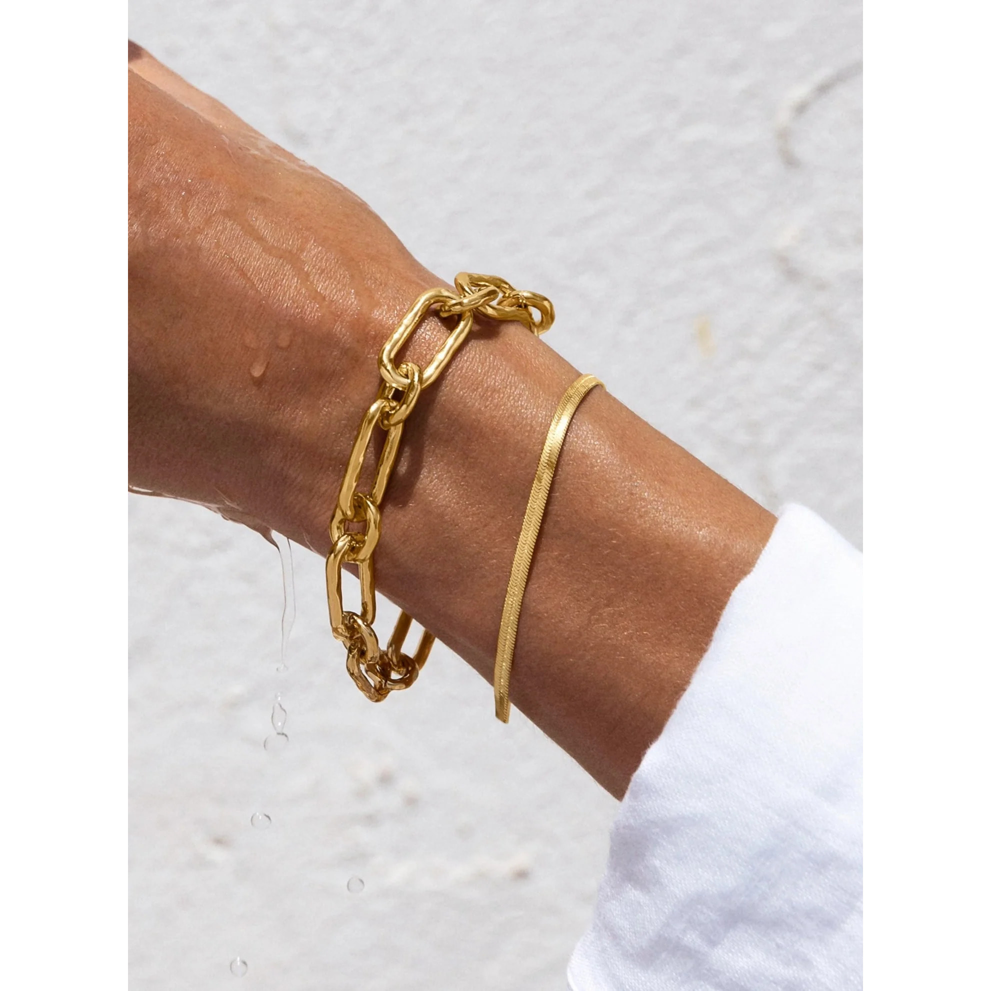 Bracciali Lisse S in Acciaio Placcato Oro