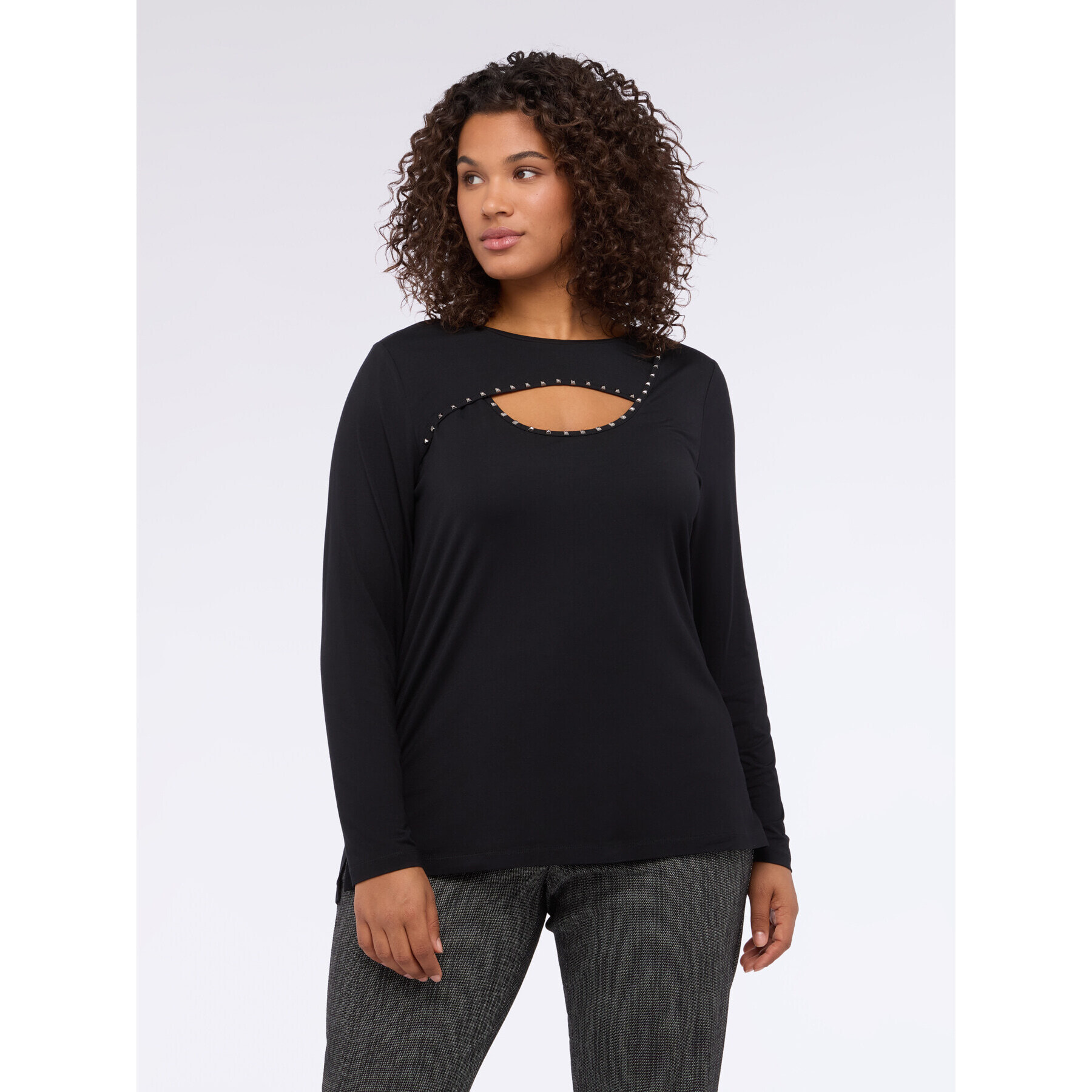 Fiorella Rubino - T-shirt con cut-out sullo scollo e borchie - Nero