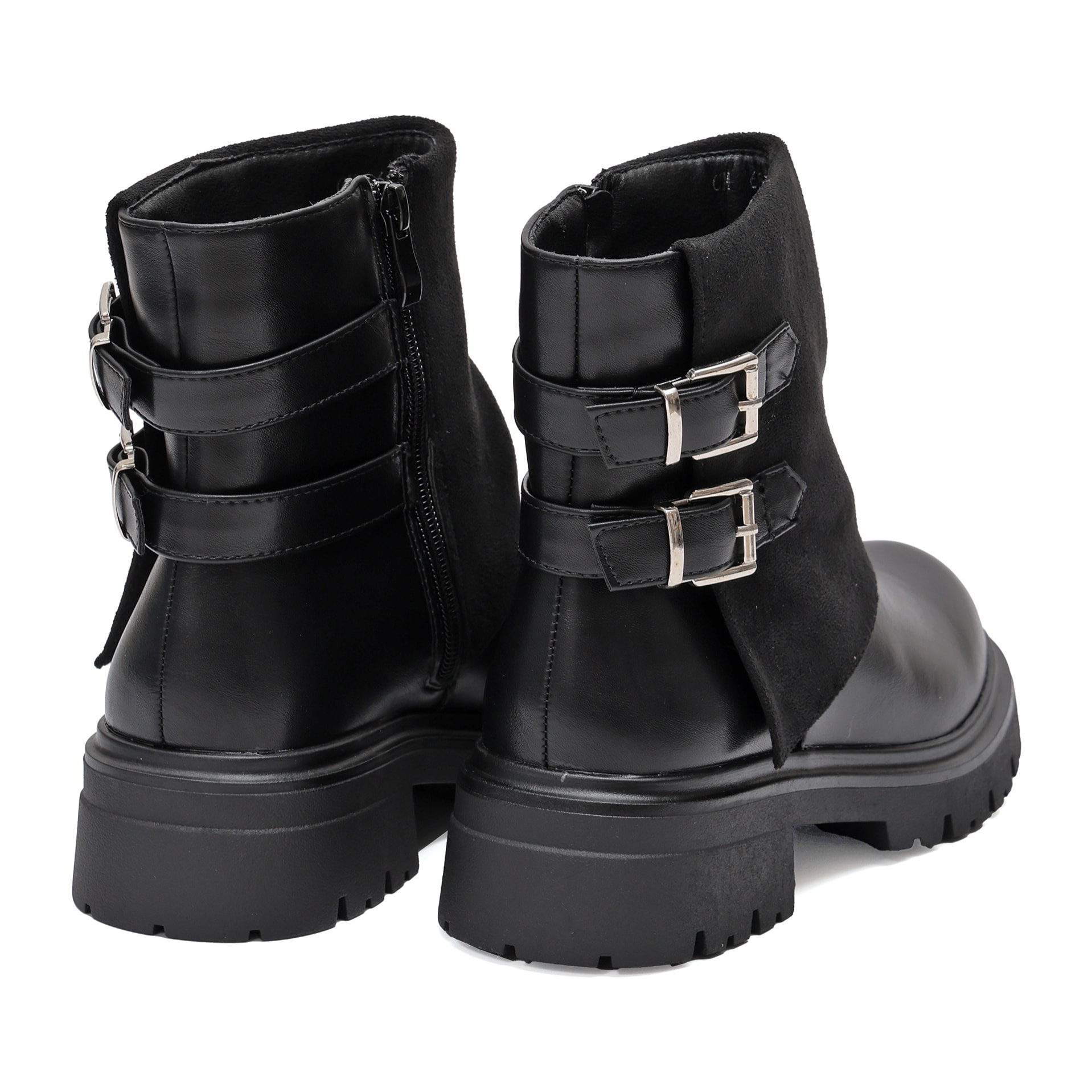 Stivaletto in simil pelle con cinturini e pelle camosciata