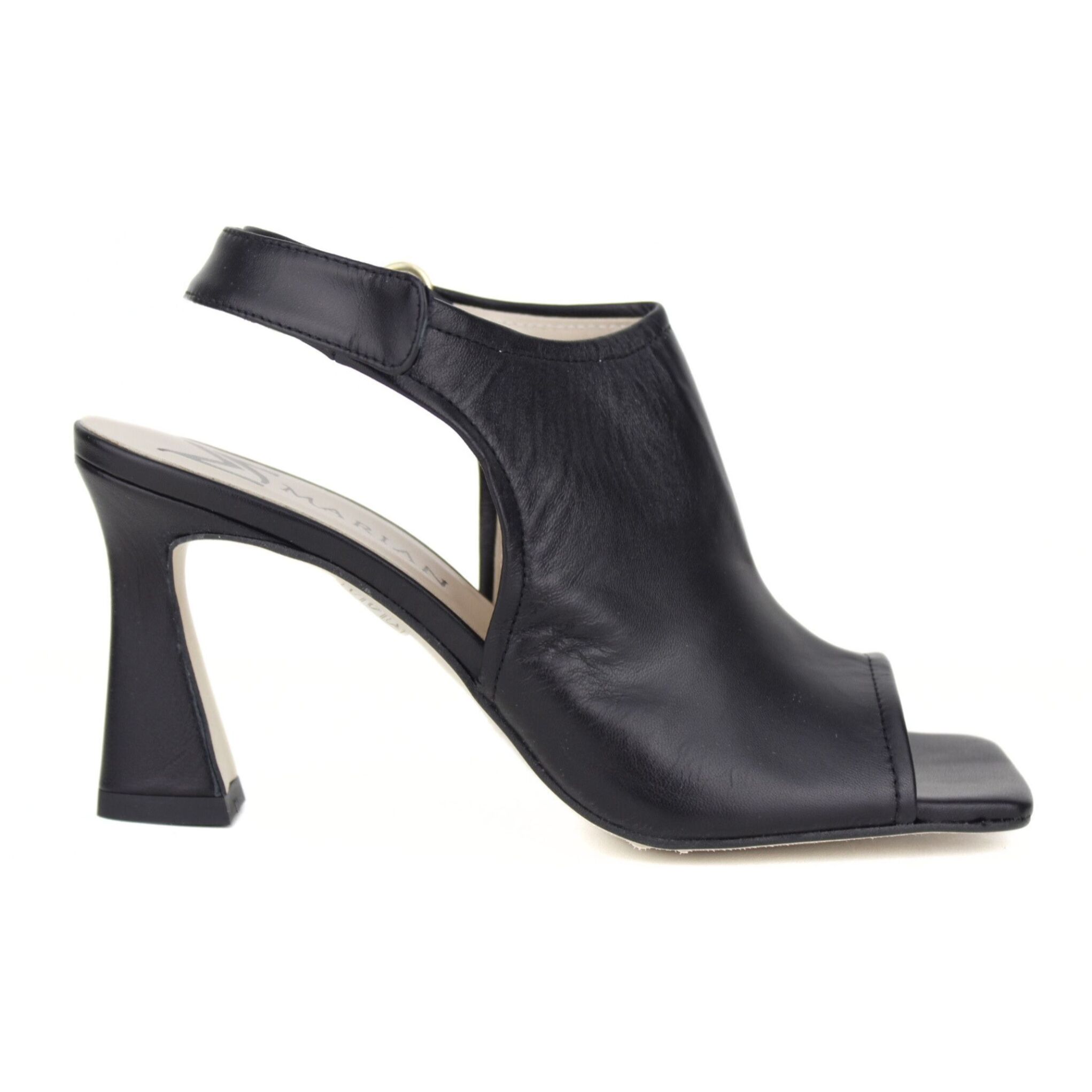 Sandalias estilo botín abierto. Tacón de 7 cm