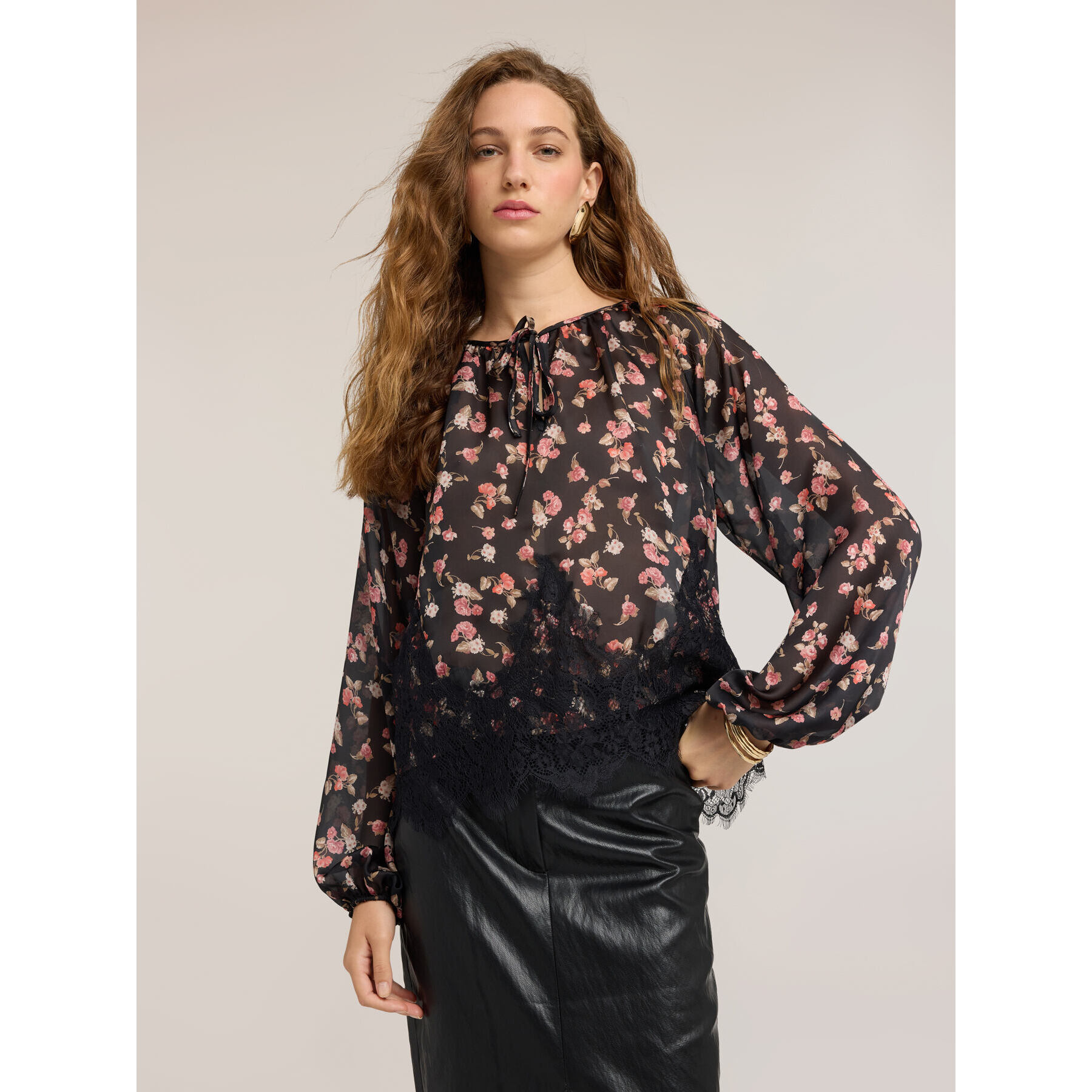 Motivi - Blusa in georgette con stampa floreale e pizzo - Nero