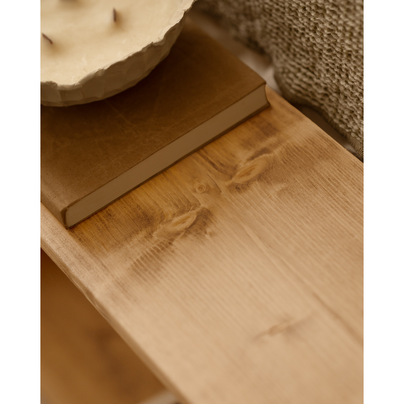 Mobilier d'appoint en bois massif ton chêne moyen avec 1 Mobiliers et 2 séparateur Hauteur: 74 Longueur: 80 Largeur: 20