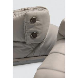 Stivali da casa imbottiti con bottoni decorativi