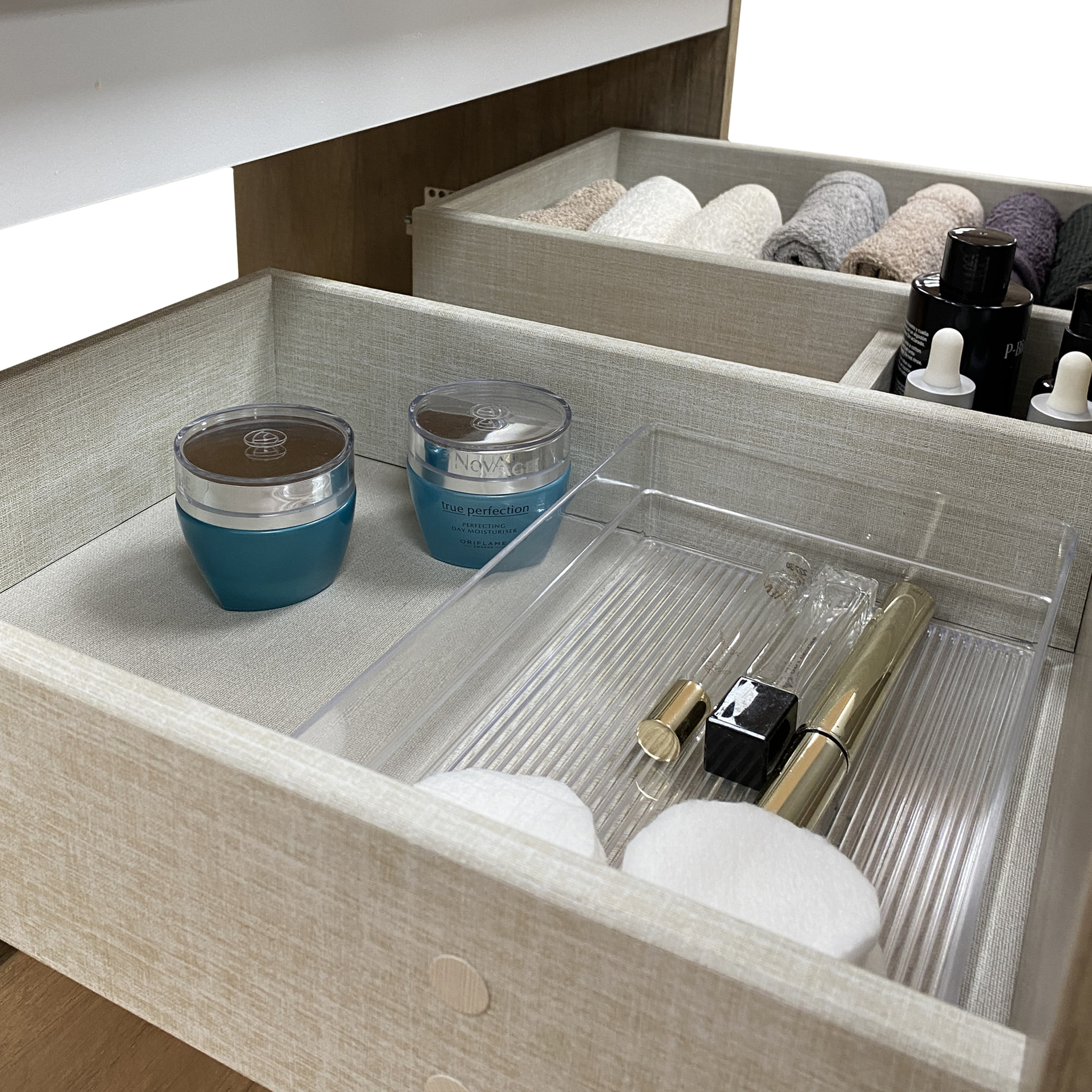 Conjunto de baño Wink | 80 cm Nature | Tres cajones | Lavabo encastrado | No incluye espejo | Mueble montado | Alday