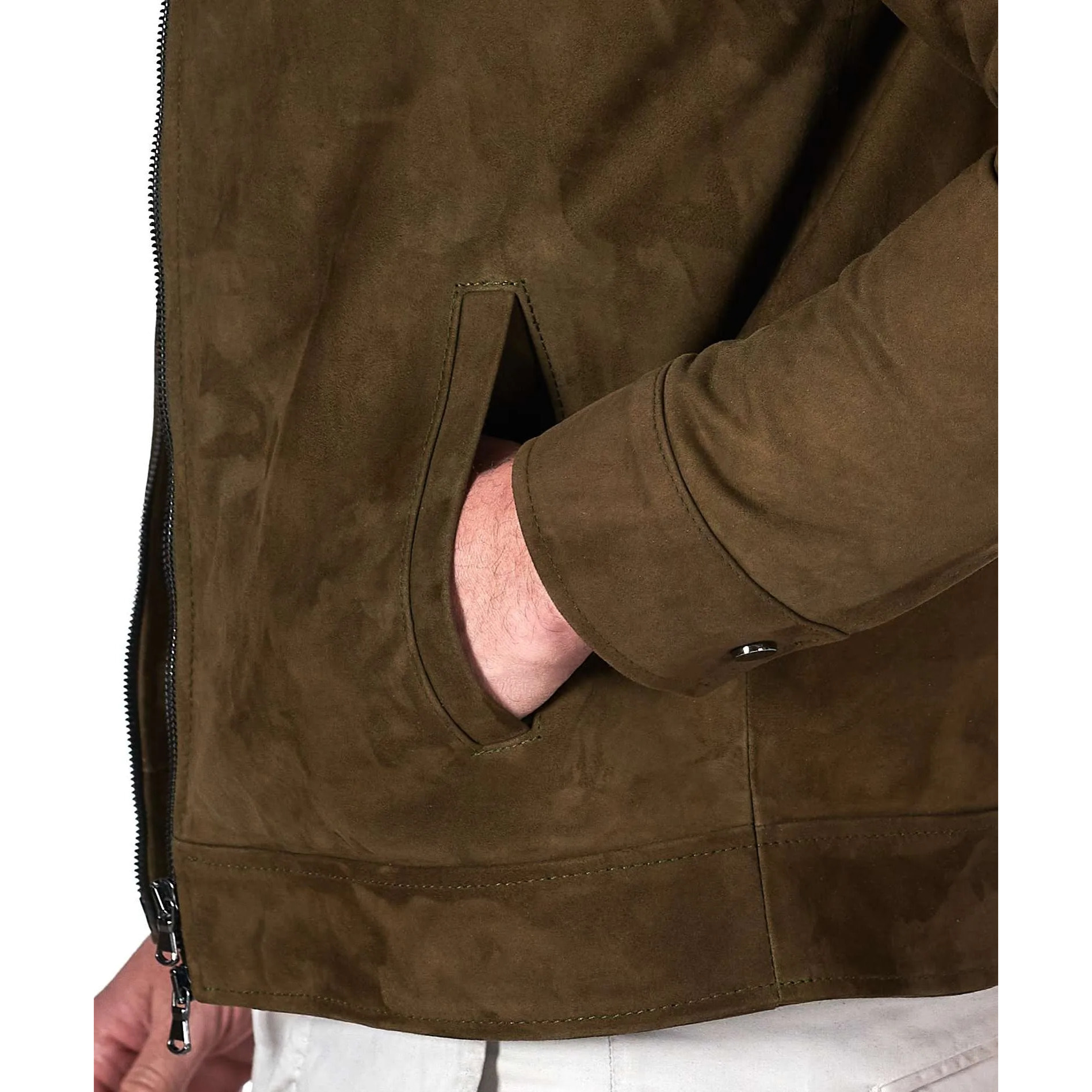 Giacca in pelle scamosciata colore verde khaki con cerniera