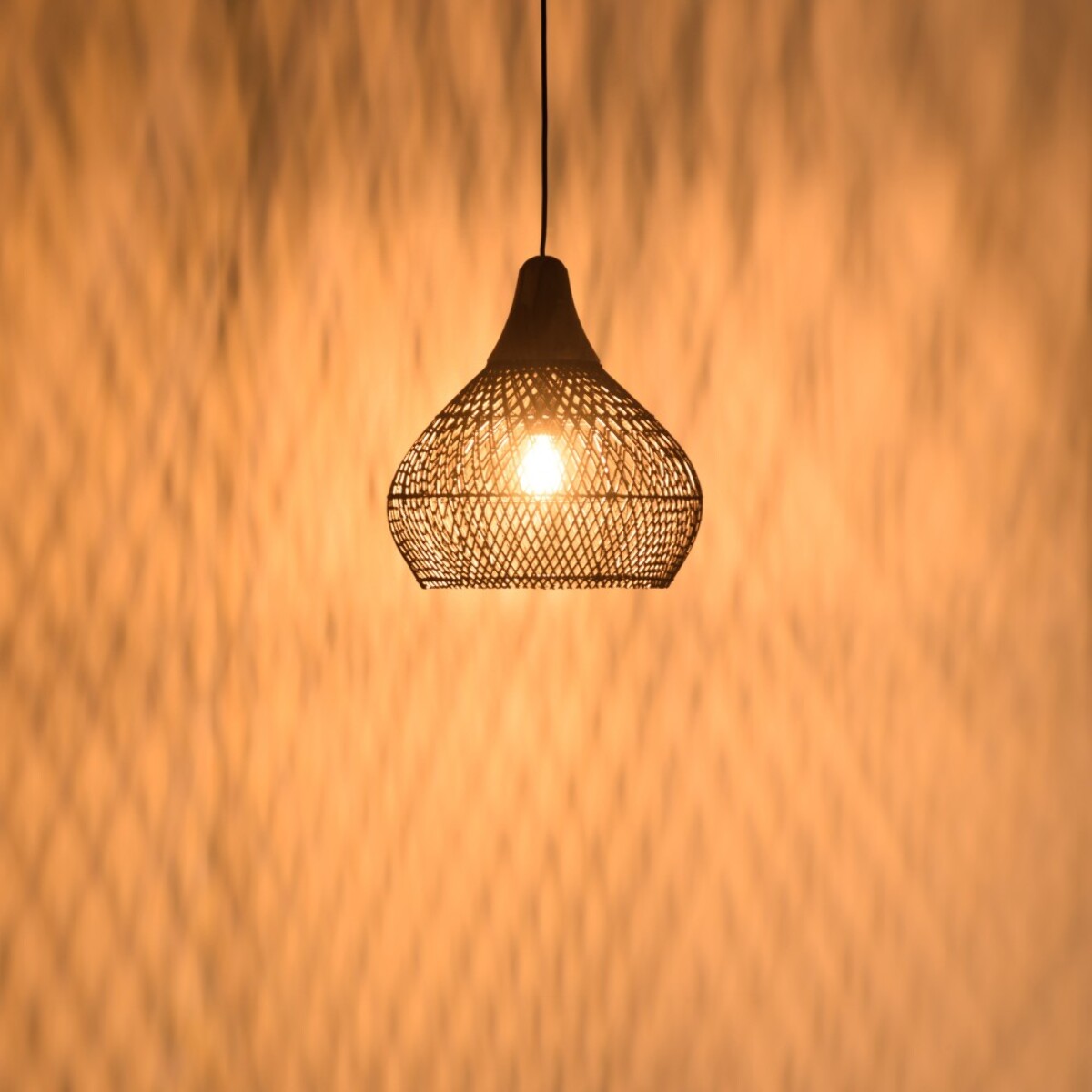 SIXTINE - Suspension 'cloche' 40x40cm en rotin couleur noire et teck