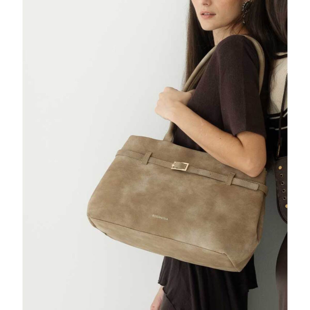 Bolso de hombro visón con cinturón y hebilla