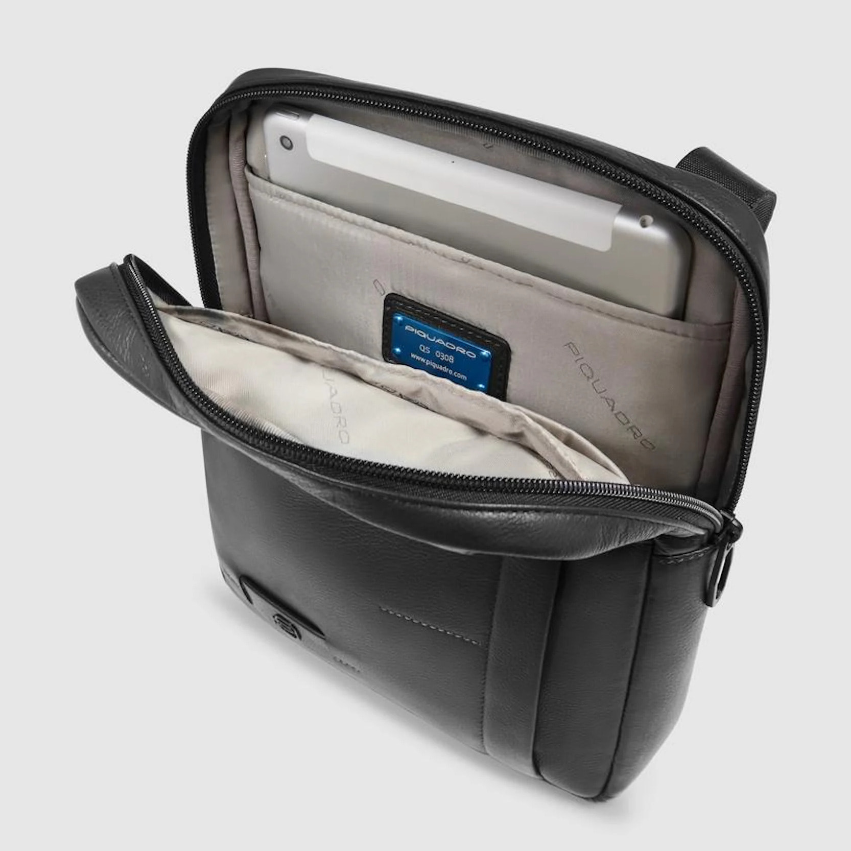 Piquadro Borsello in pelle porta iPad®, schermato con protezione RFID