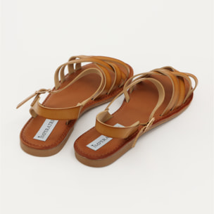 Sandali bassi in simil pelle con fasce incrociate
