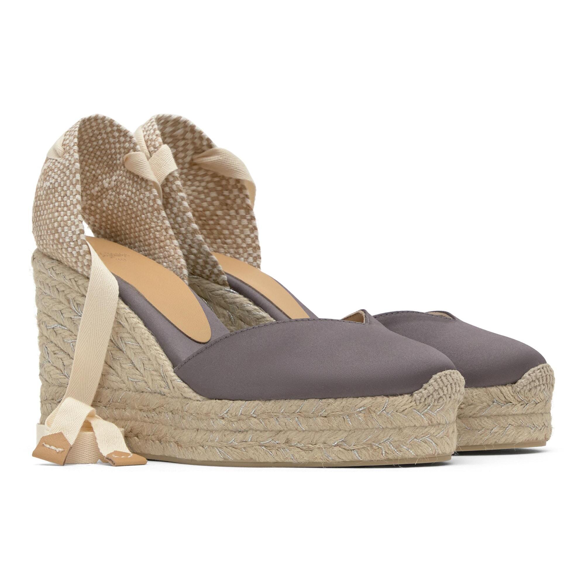 Alpargata de cuña Chiara en raso con doble plataforma y cierre de cintas