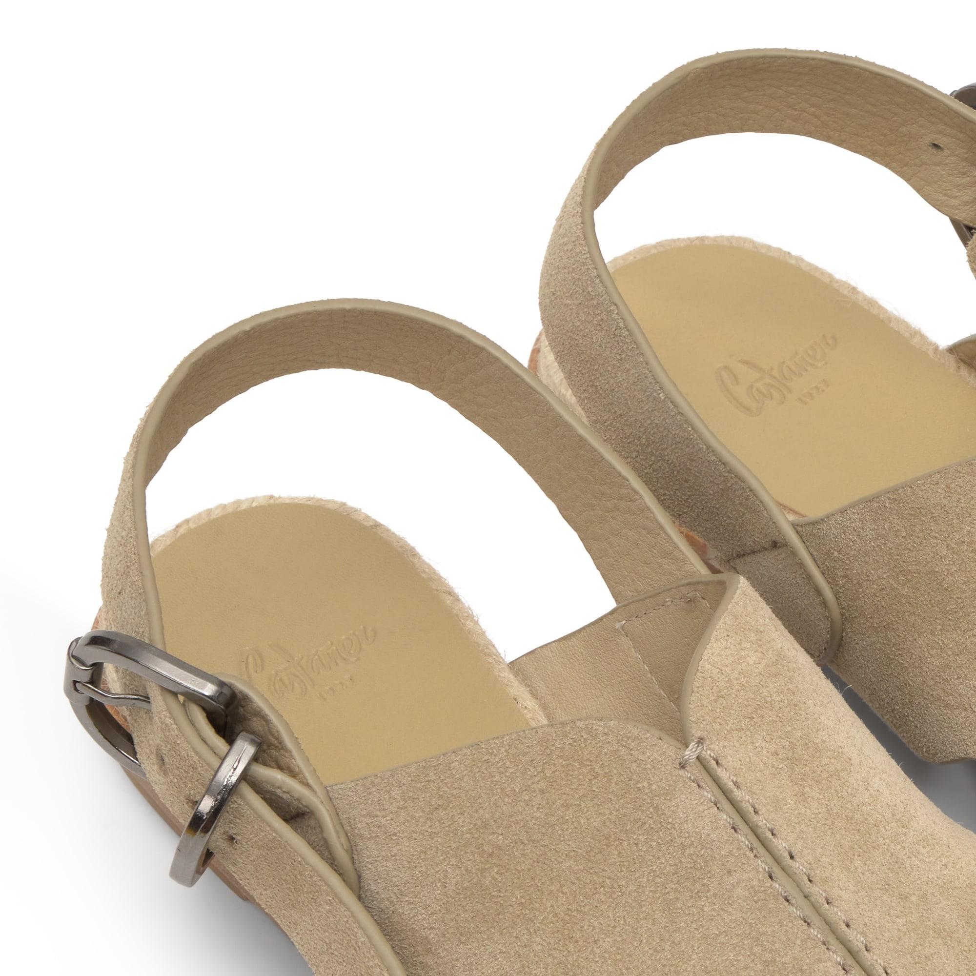 Sandalia plana Philo en serraje con suela de yute cosida a mano