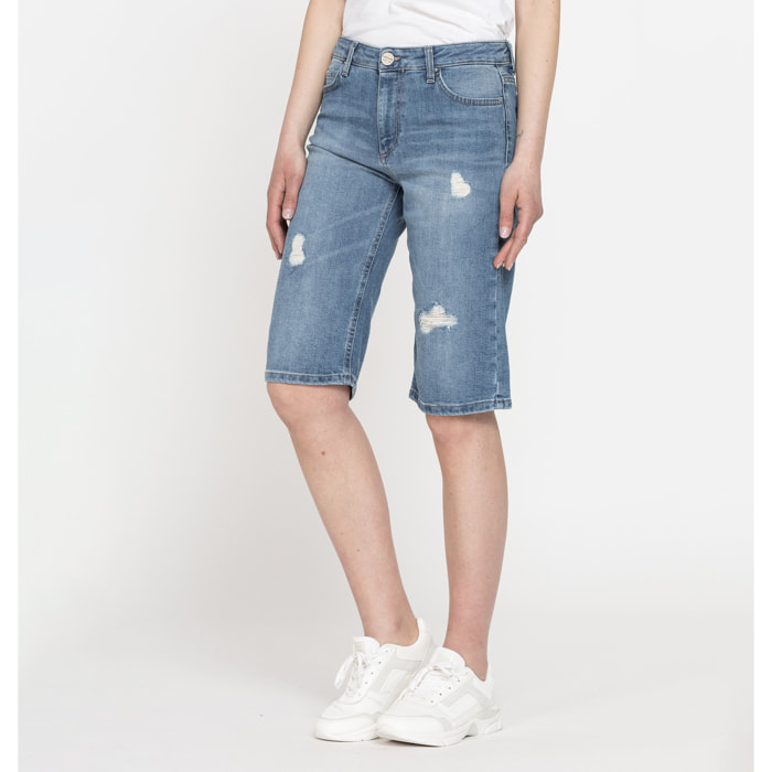 BERMUDA IN DENIM LEGGERO CON STRAPPI 100% COTONE. Vita regolare.