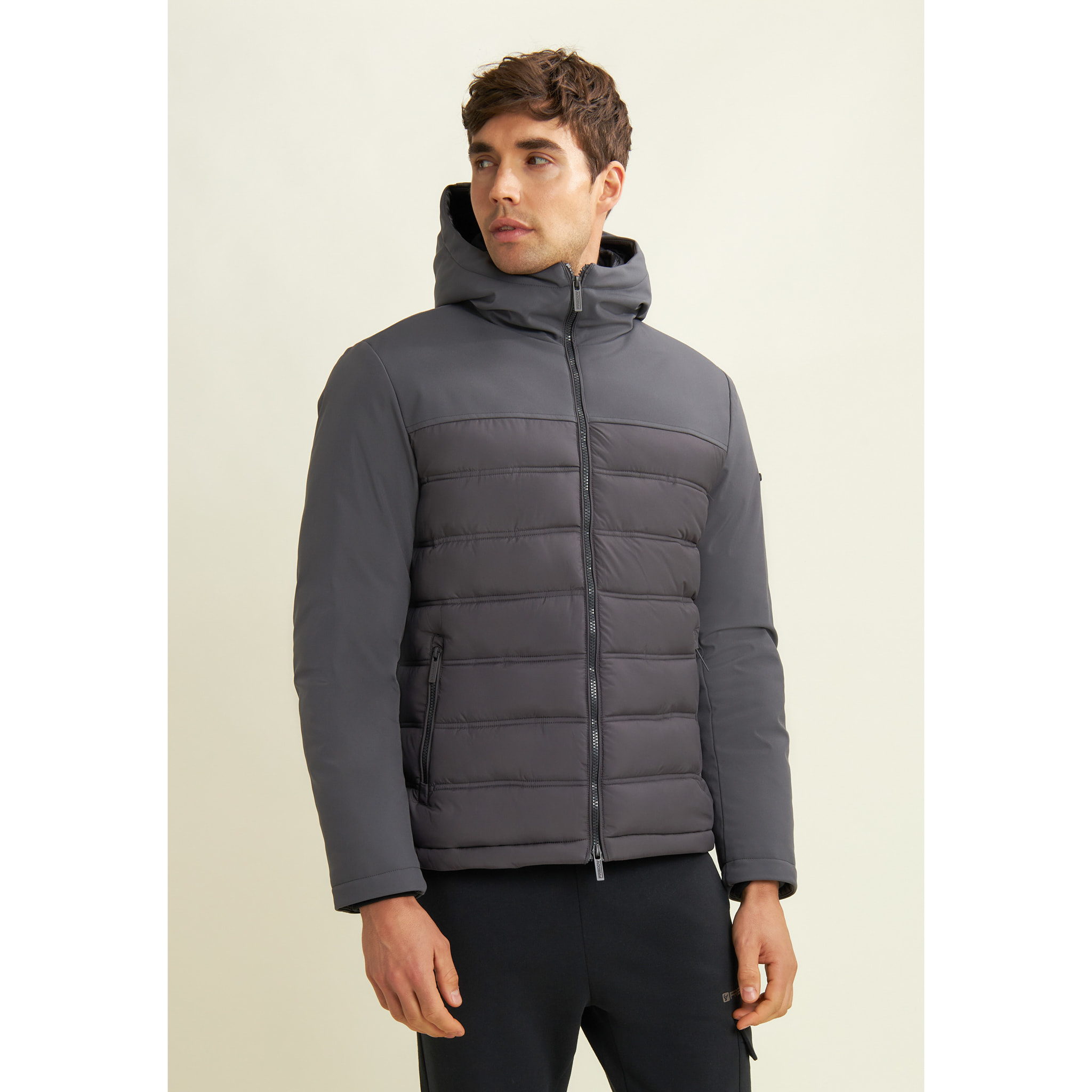 Giacca imbottita con cappuccio e inserti lisci