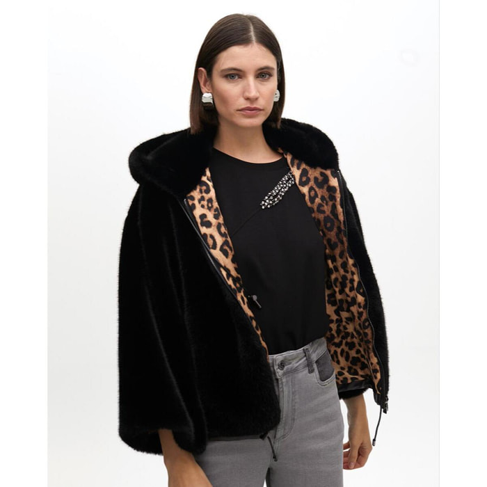 Cappotto con cappuccio in pelliccia sintetica