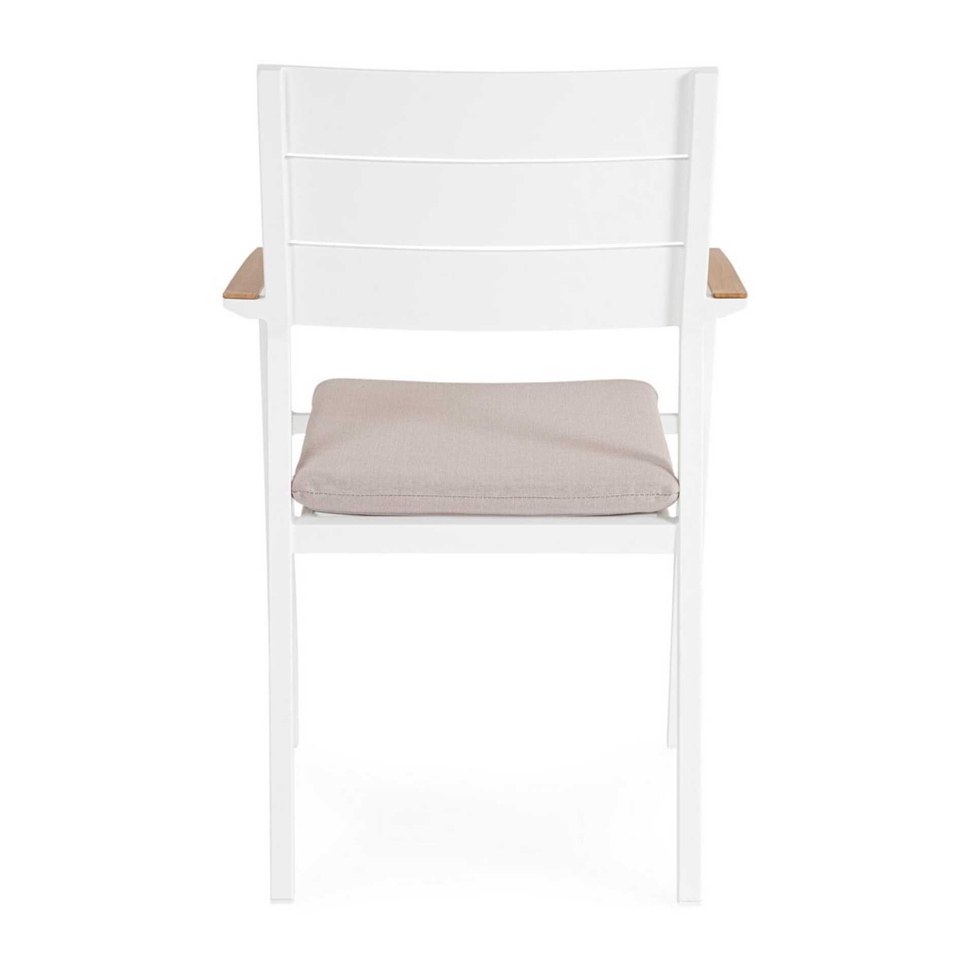 Set 4 sedie da giardino ZELMAR con cuscino tortora, braccioli effetto legno e struttura in alluminio bianco