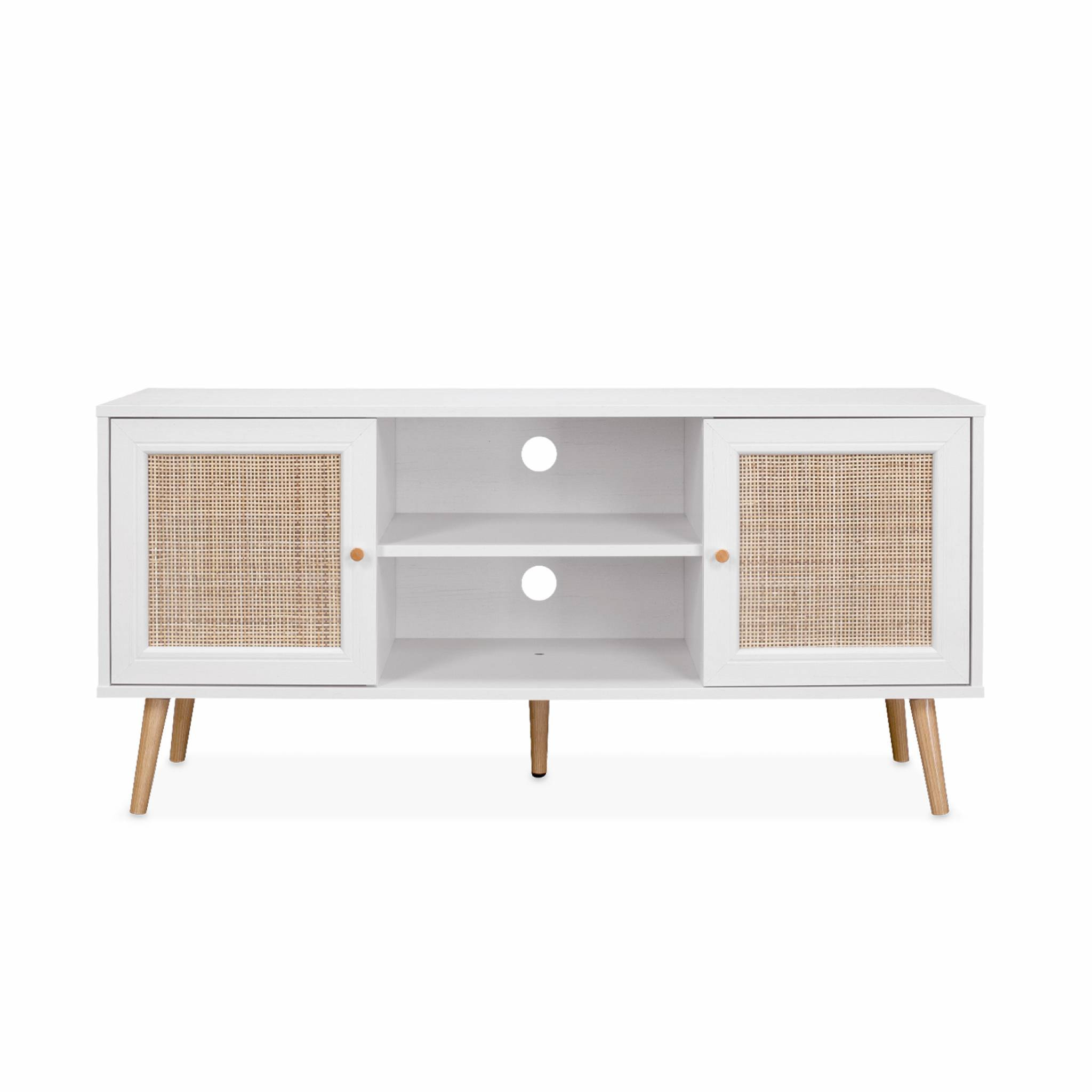 Meuble TV en cannage 120x39x56.5cm -  Bohème - Blanc. 2 niveaux. 2 étagères. 2 portes. pieds scandinaves