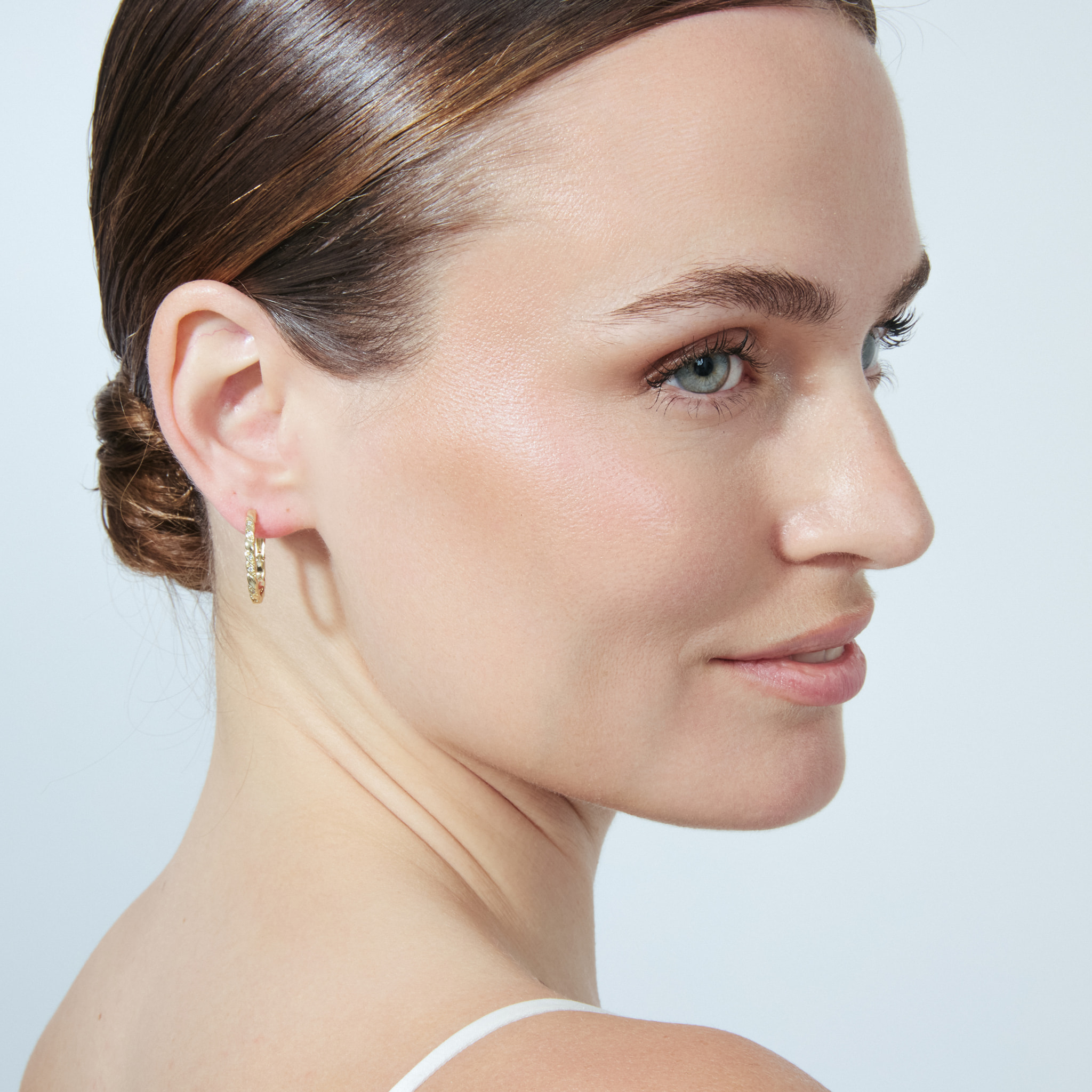 Pendientes Kruulnaz acabado oro amarillo 18k