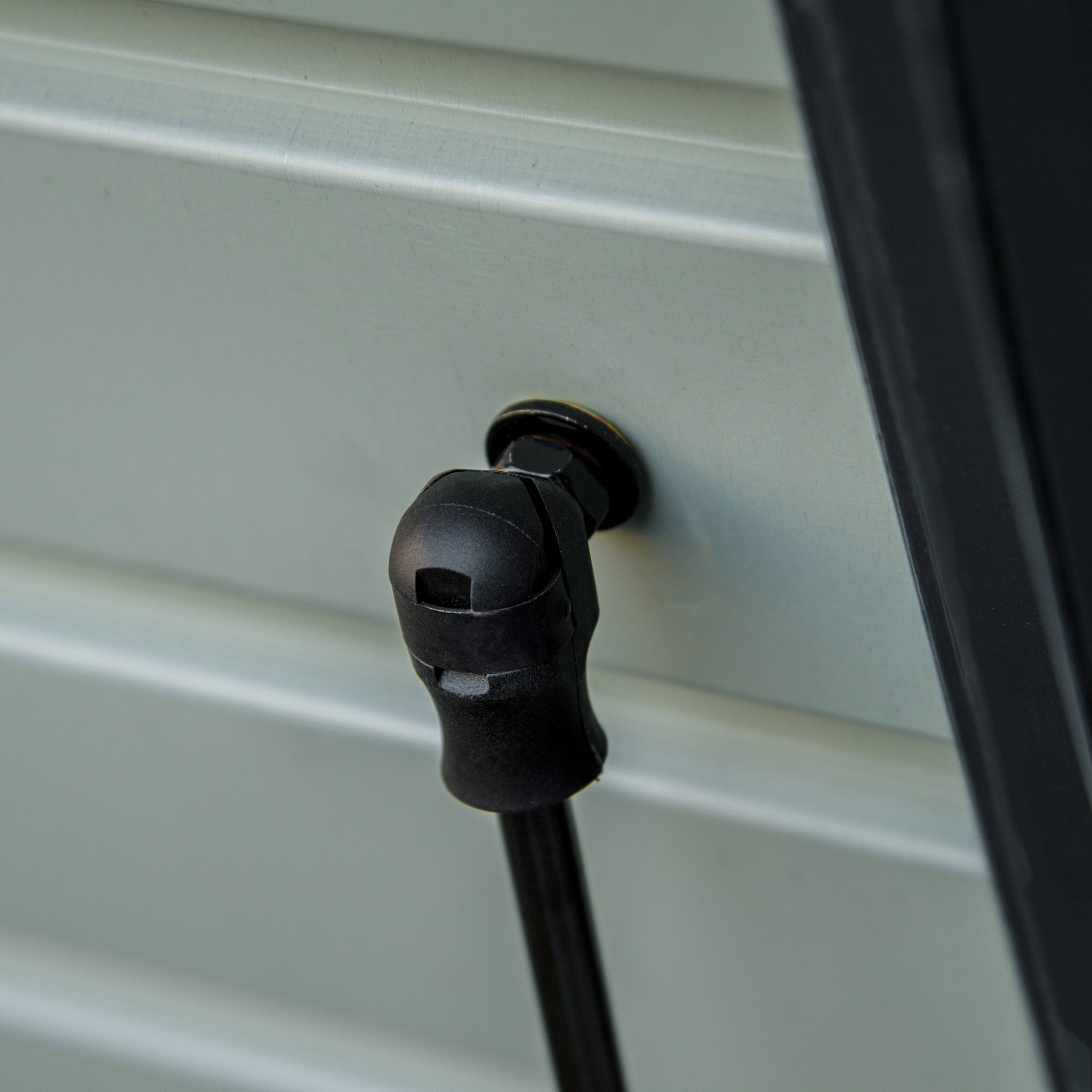 Arcón Exterior Capacidad 311L Baúl de Almacenaje de Acero con Cerradura Llave Pistones Neumáticos para Jardín Terraza Patio 120x62x62 cm Gris Oscuro