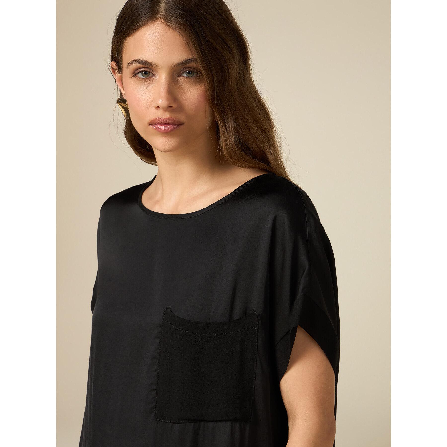 Oltre - Blusa de raso con pequeño bolsillo - Negro