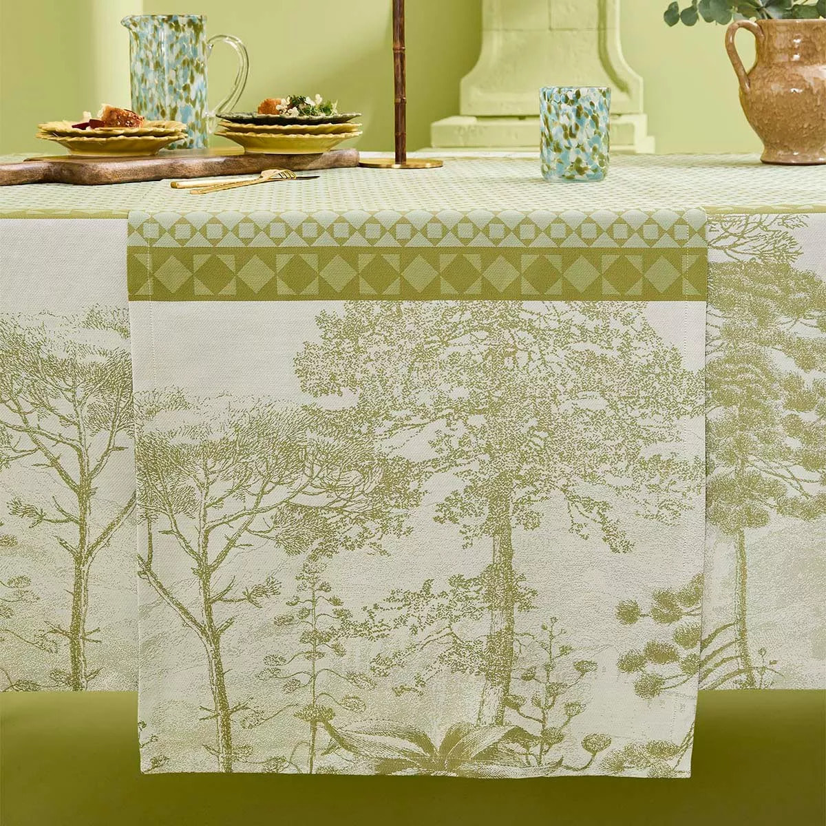 Chemin de table pur coton anti tache motif jacquard Le sud vert