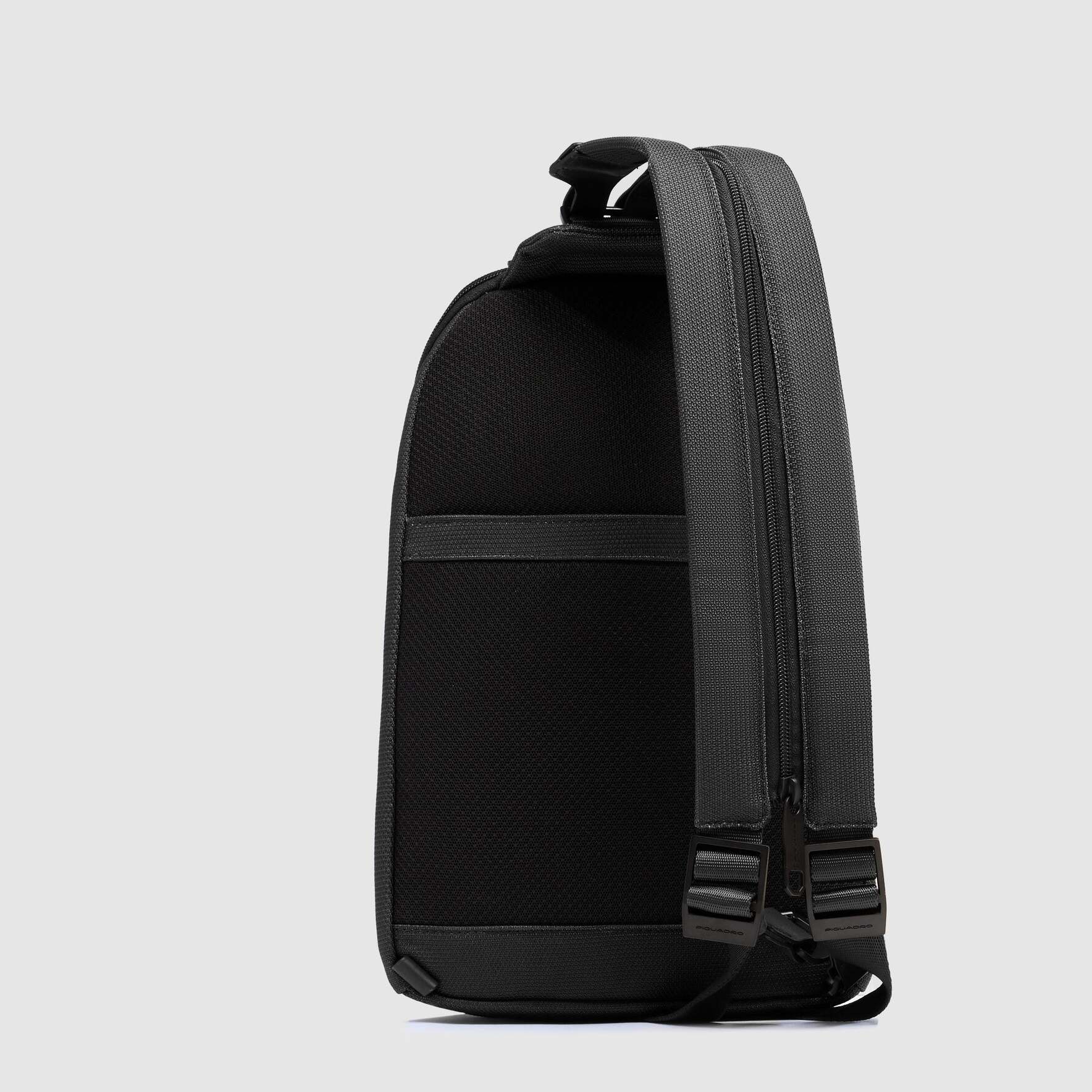 Piquadro Zaino monospalla uomo in tessuto riciclato