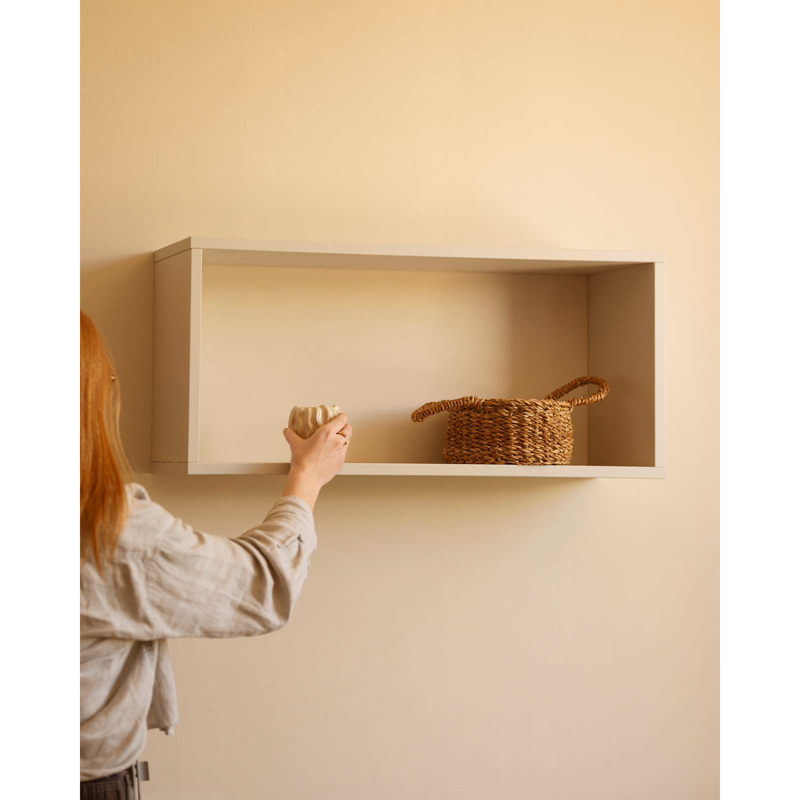 Mobilier d'appoint en bois laqué ton beige Hauteur: 38 Longueur: 80 Largeur: 20