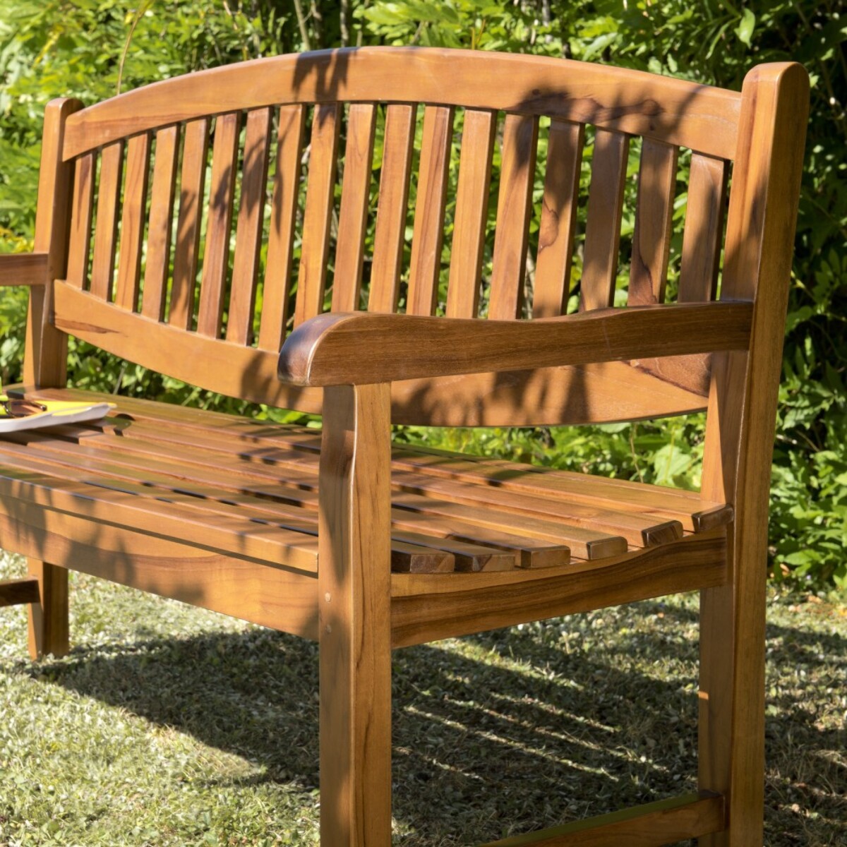 MAEVA - Banc de jardin ovale en bois teck huilé