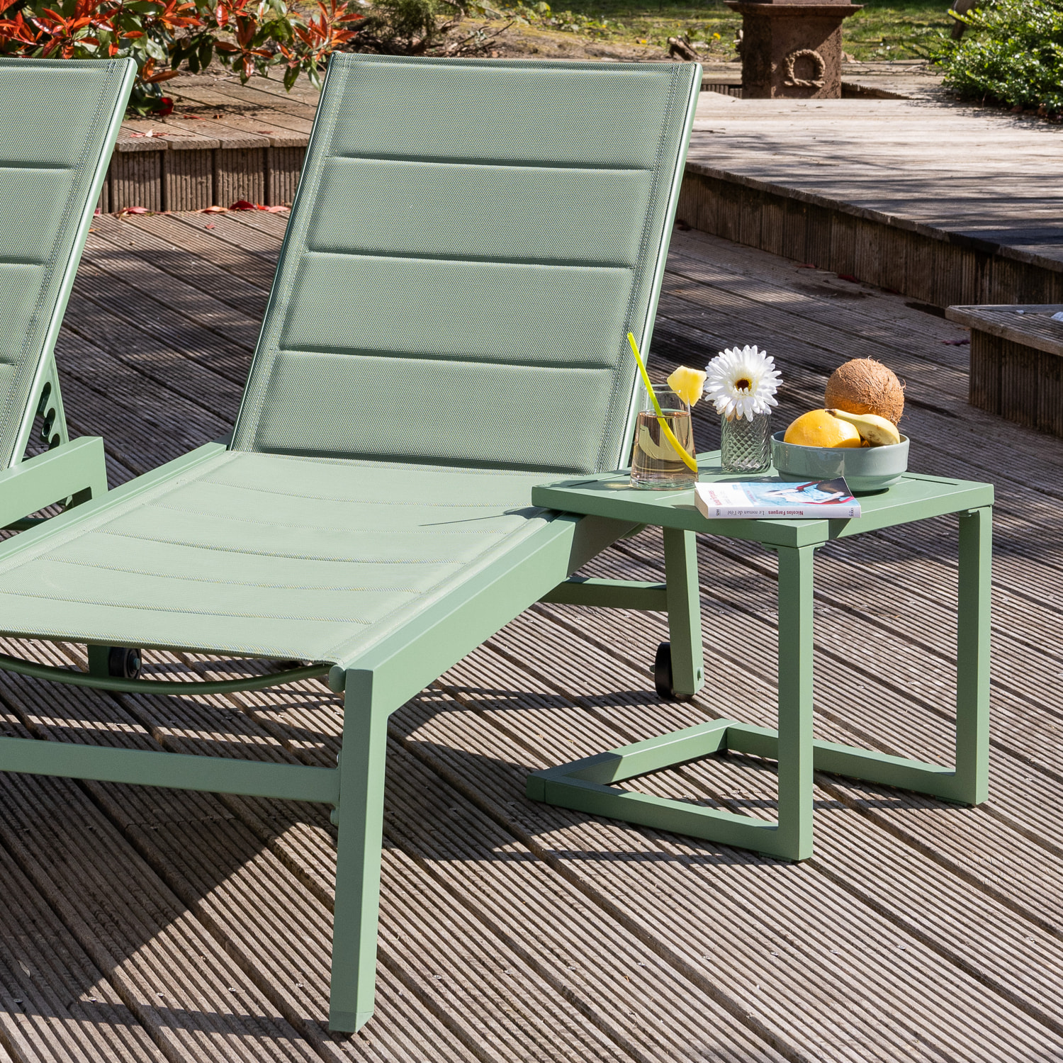 Table d'appoint BARBADOS en aluminium vert sauge