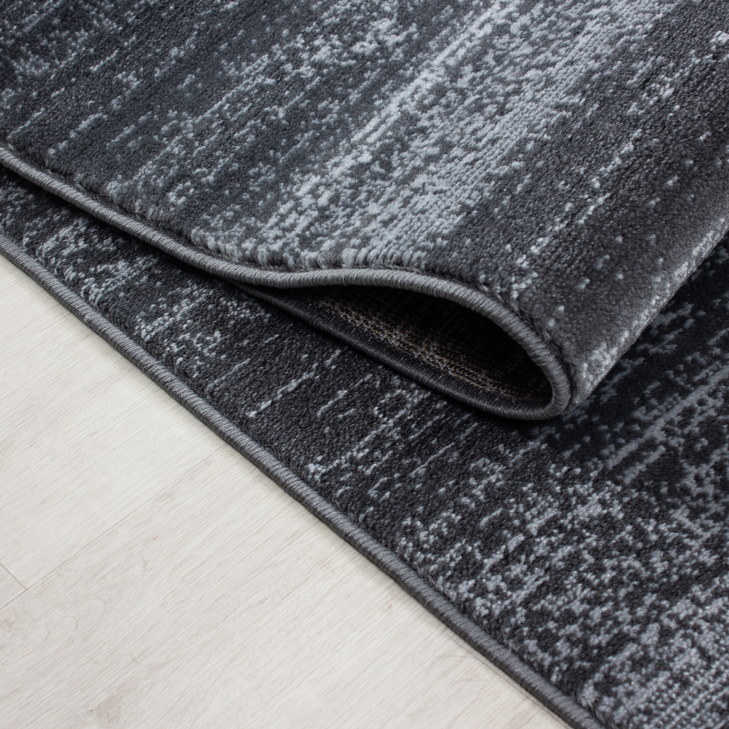 PLUS - Tapis uni à poils courts gris - PLU8000GRI