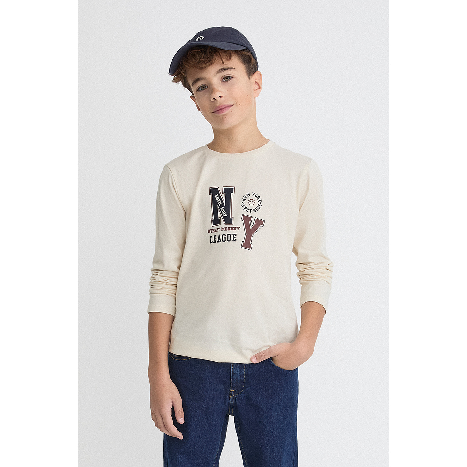 Camiseta niño crudo de manga larga, estampado universitario Street Monkey League | Color: Crudo | Street Monkey