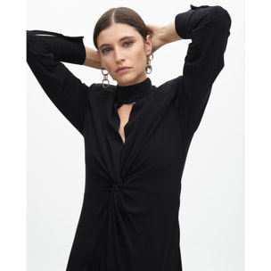 Abito Lungo con Dettaglio al Collo