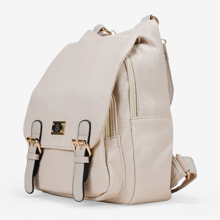 Mochila deportiva piedra con solapa y hebillas