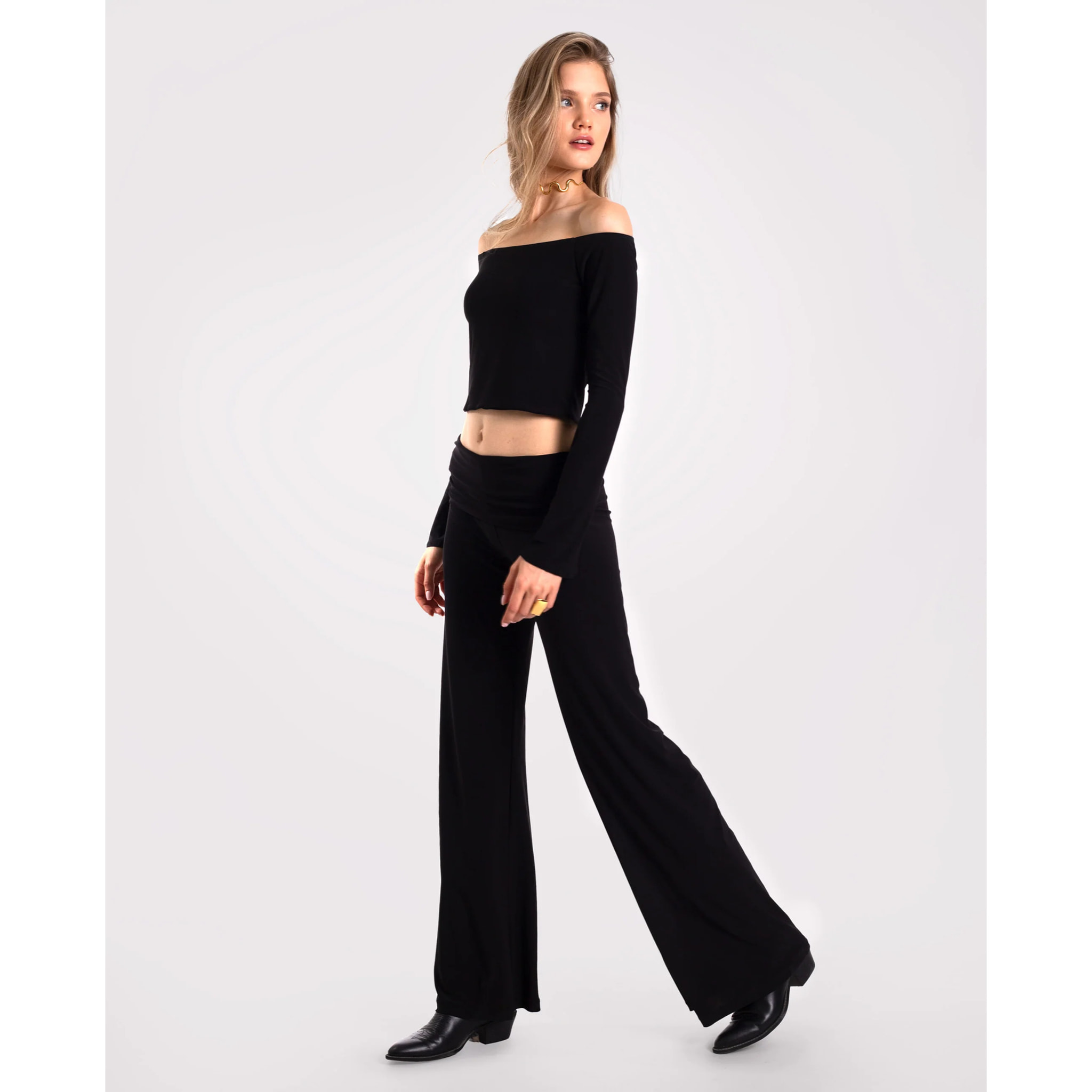 Pantalón recto con pieza drapeada en la cintura