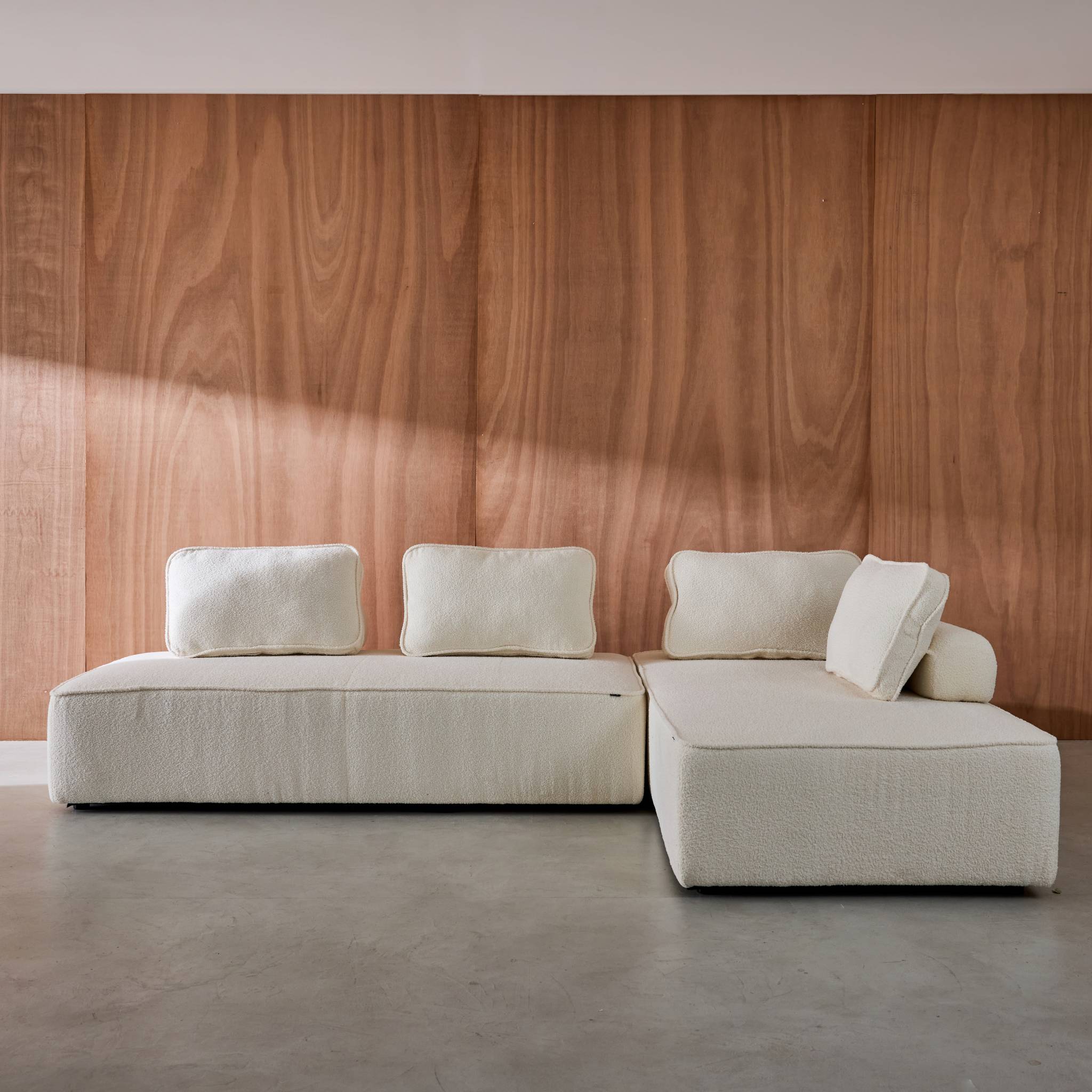 Set de 2 chauffeuses pour canapé modulable tissu bouclette crème 2 places Bao. L 180 x P 90 x H 74cm