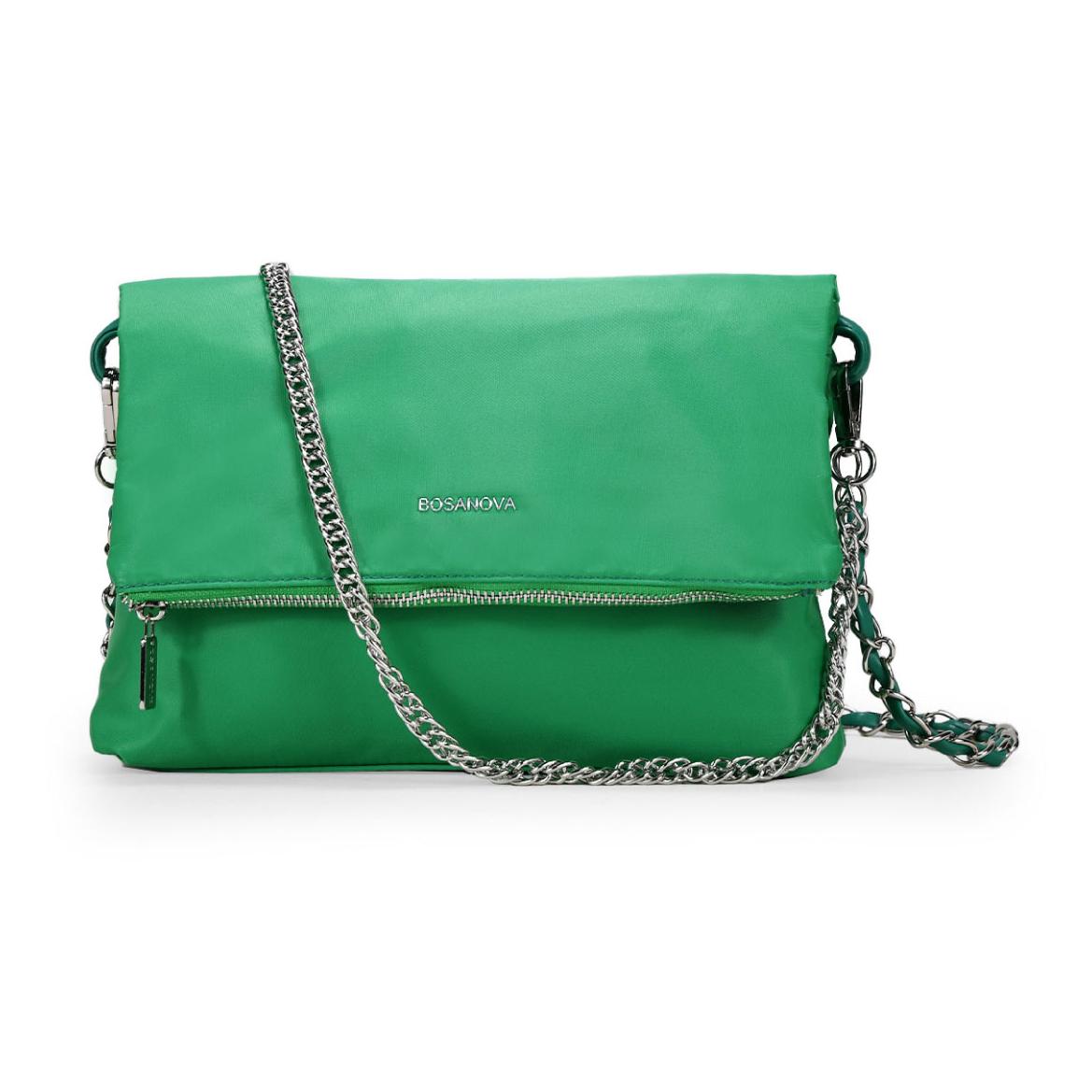 Bolso con solapa verde