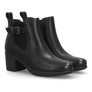 Botines Chelsea con hebilla decorativa