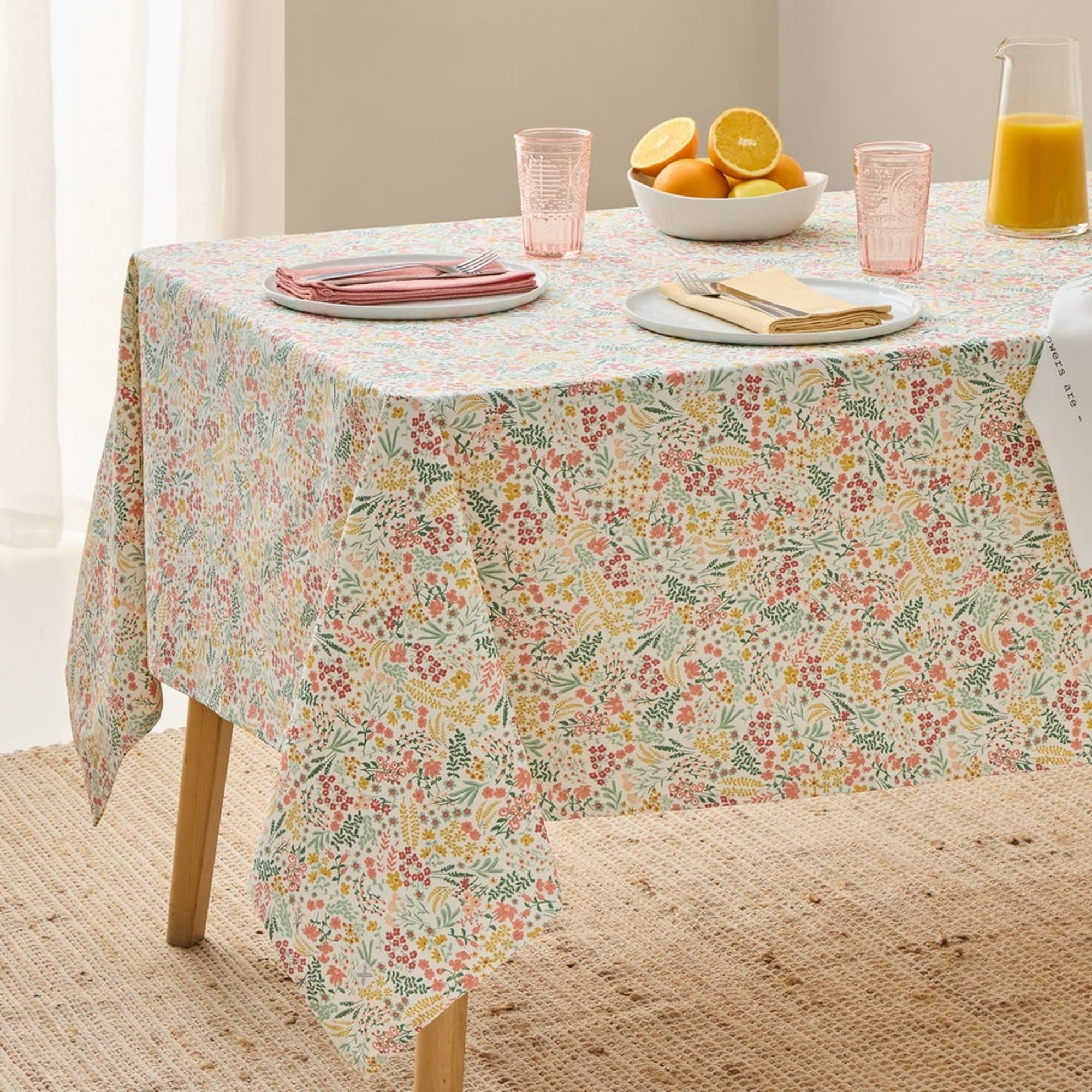 Mantel antimanchas resinado estampado flores Clau color rosa 100% Algodón